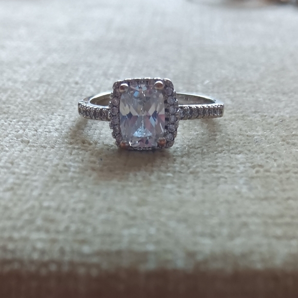 Silver Tone Cubic Zirconia Sparkly Cocktail Ring - Picture 7 of 8